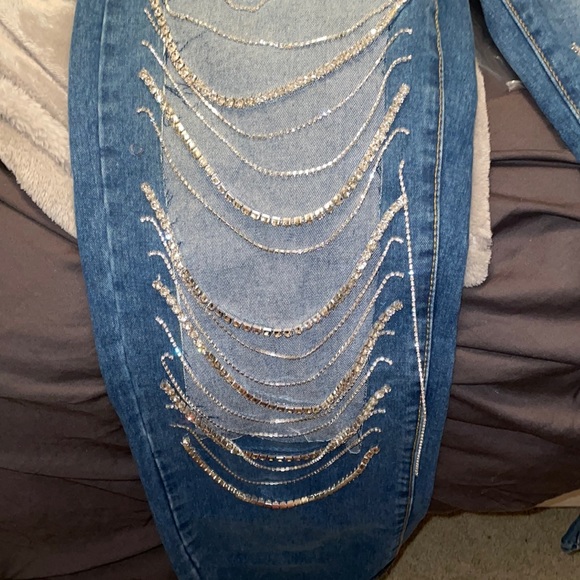 Boutique Distressed Rhinestone Jeans - Picture 5 of 6